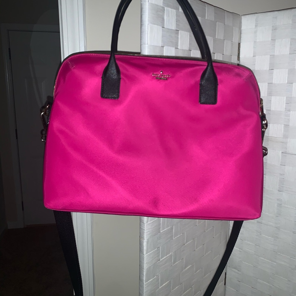 Laptop top /l case bag -/ NO STRAP -  missing /unfortunately- bag still great